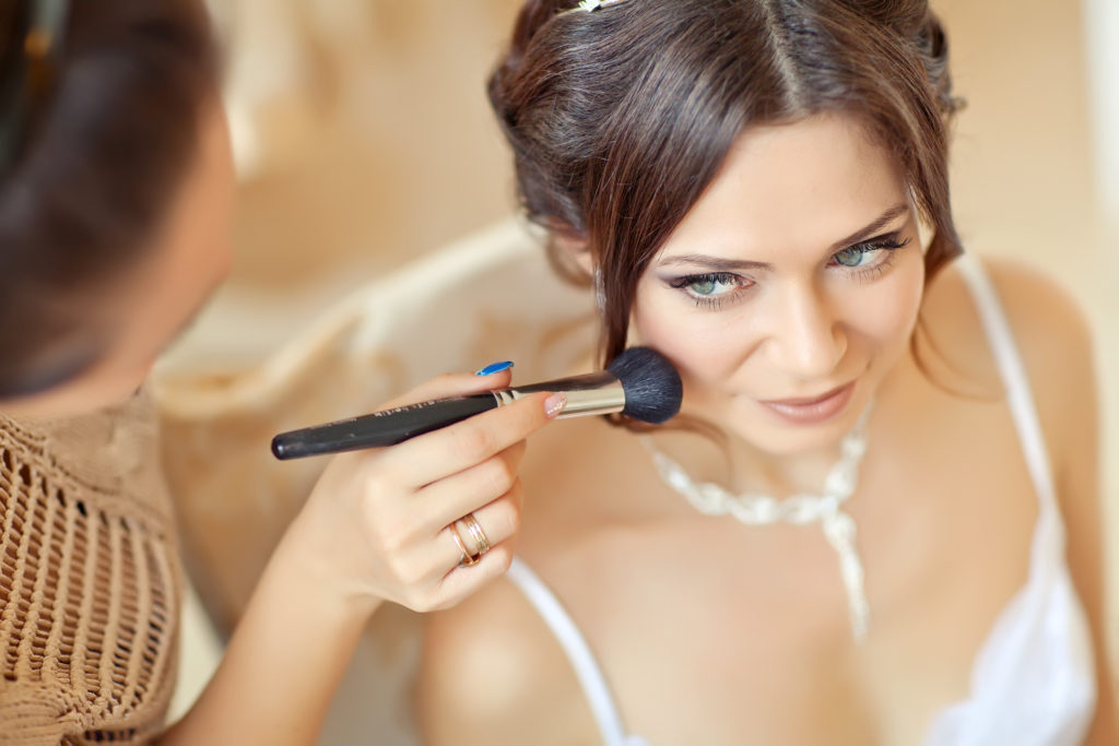 how-to-become-a-freelance-makeup-artist-trades-for-careers