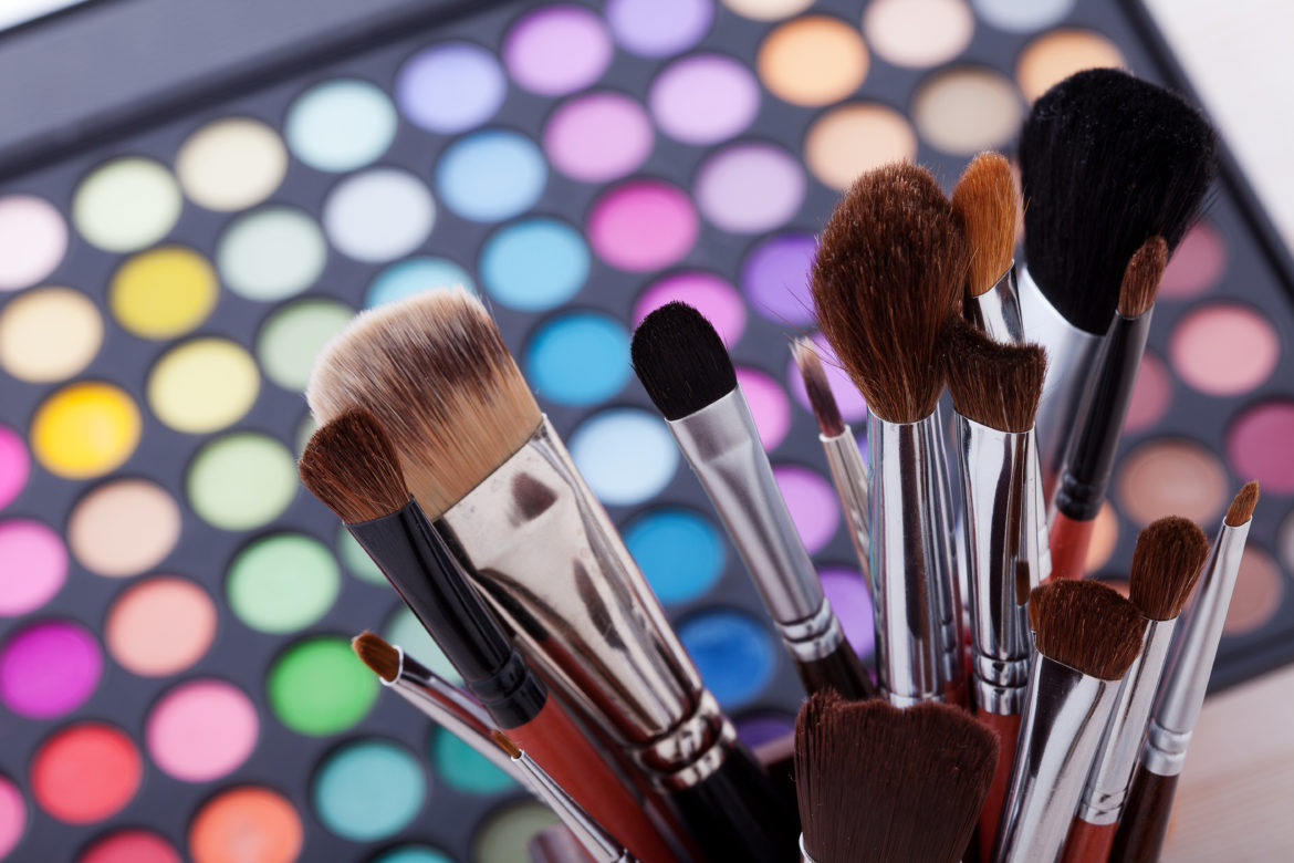 Makeup Classes Online: The Online Makeup School Handbook - Trades For 